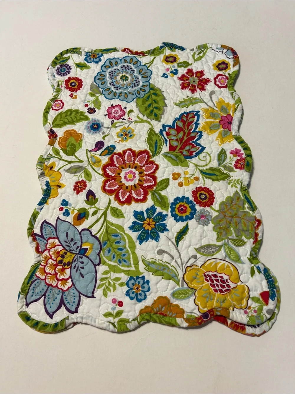 Greenland Home Astoria Placemat Set of 2 White Floral Quilted Scalloped White